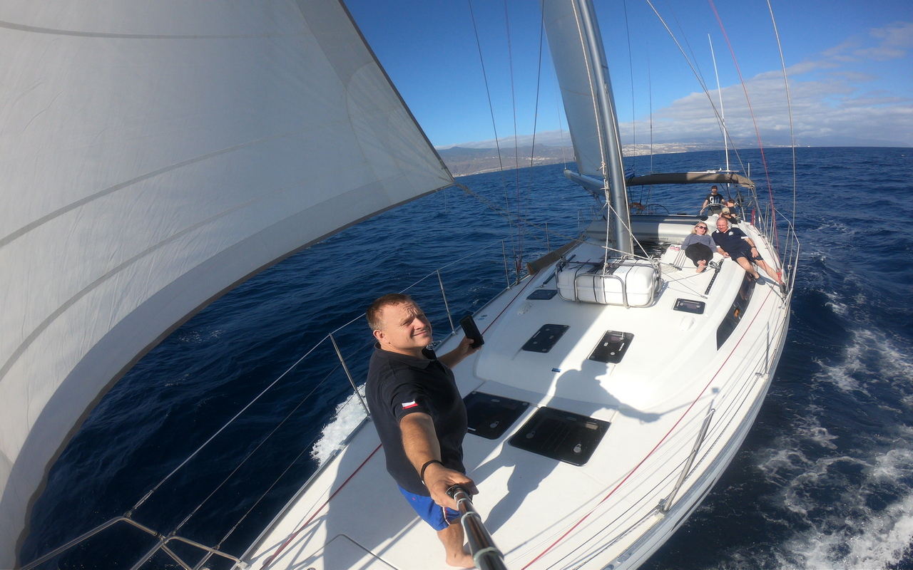 sławek na oceanie z morskimi szwedakami