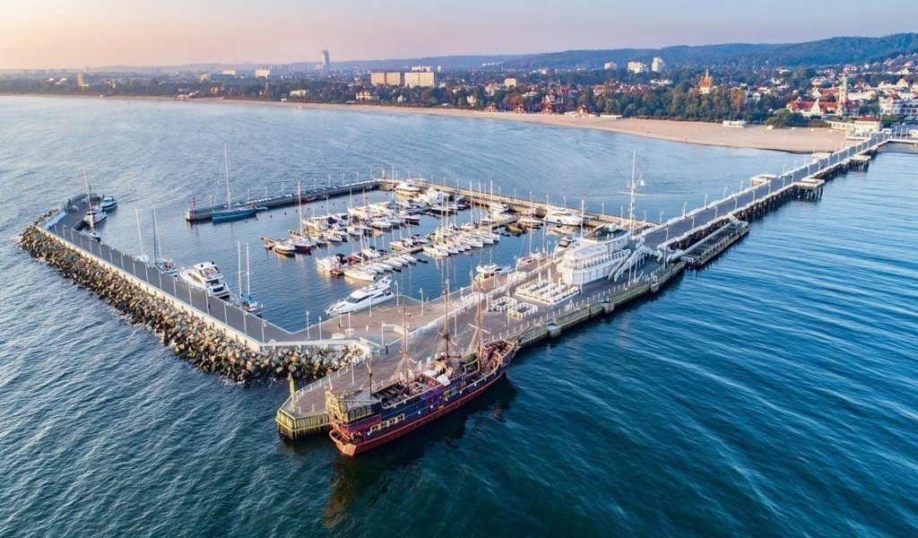 marina morska na molo w sopocie